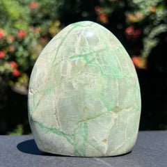 Holdkő garnierittel 